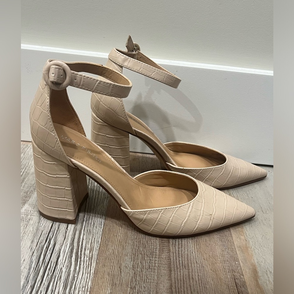 Used Marc Fisher pointed toe heel